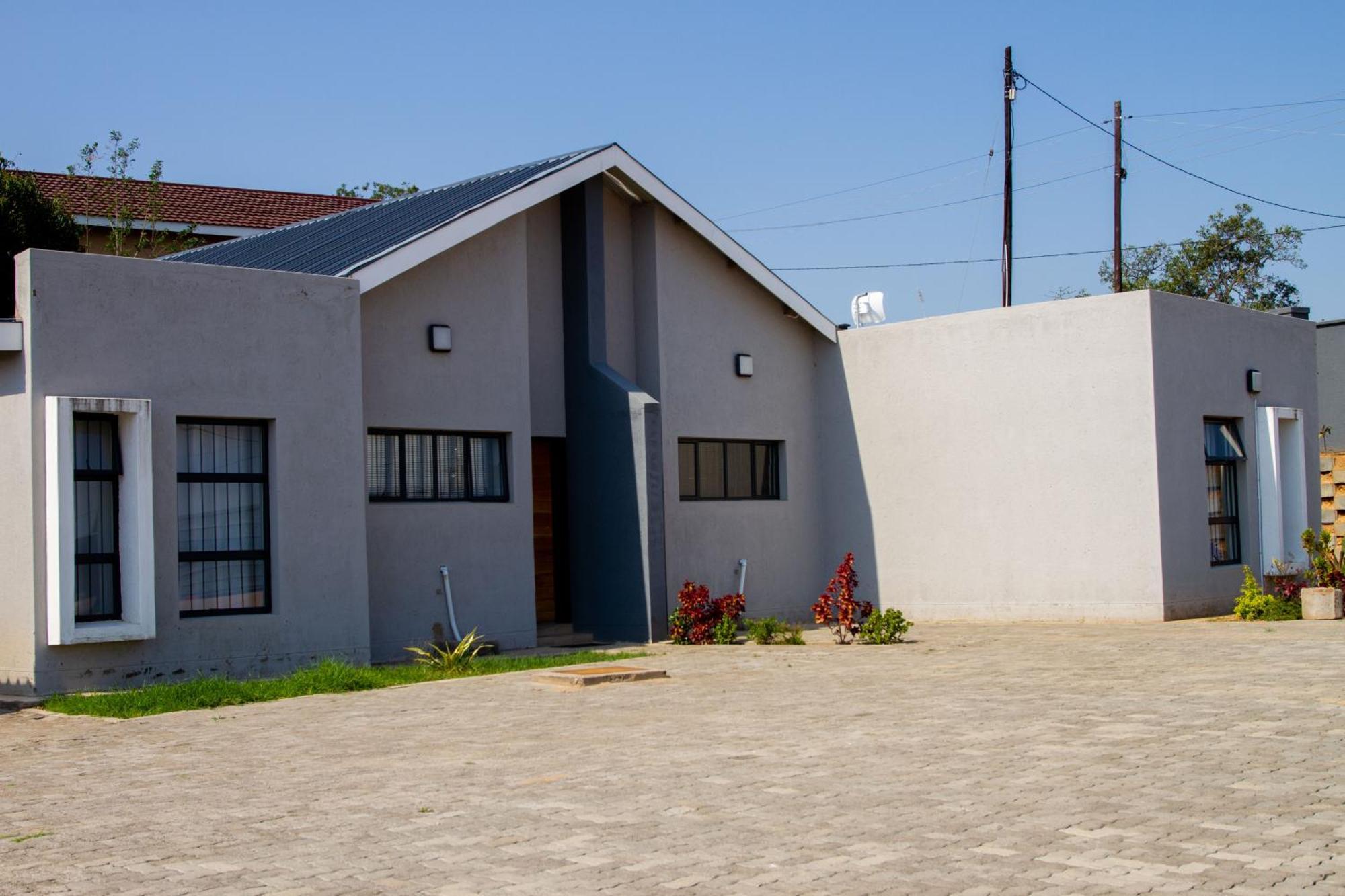 The Ultimate Lotus Apartment Manzini Bagian luar foto